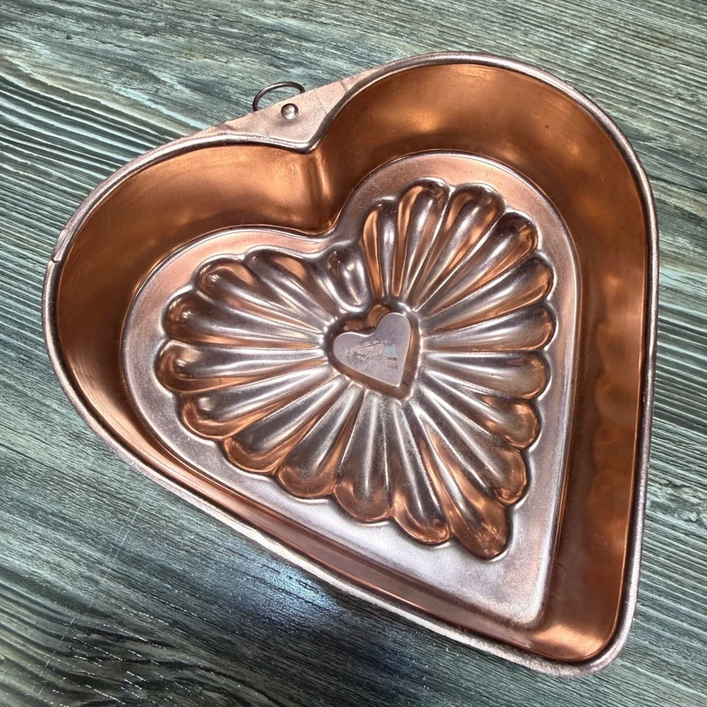 Vintage Copper Heart Cake Mold Fluted Sunburst Wall Decor Baking Pan